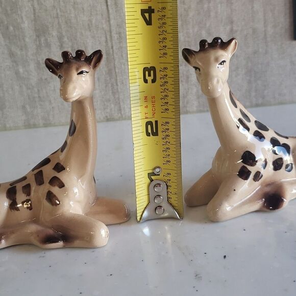 Cute Vintage Giraffe Porcelain Salt & Pepper Shakers - Picture 9 of 9